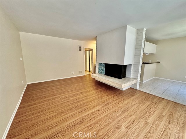 Detail Gallery Image 3 of 17 For 7838 W Manchester Ave #3,  Playa Del Rey,  CA 90293 - 1 Beds | 1 Baths