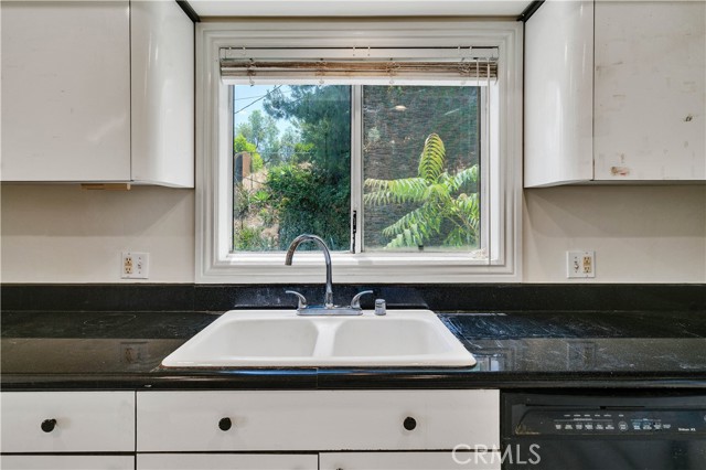 728 Quail Drive, Los Angeles CA: https://media.crmls.org/medias/6cc44654-9987-4d66-8b33-5f4b611c4672.jpg