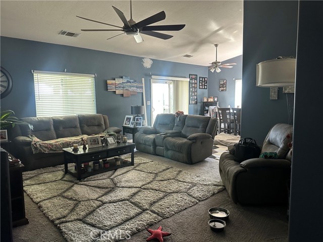 Detail Gallery Image 3 of 23 For 1611 Brea St, Bakersfield,  CA 93307 - 3 Beds | 2 Baths