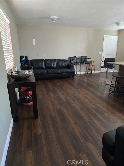 Detail Gallery Image 14 of 21 For 10407 Lou Dillon, Los Angeles,  CA 90002 - 6 Beds | 4 Baths