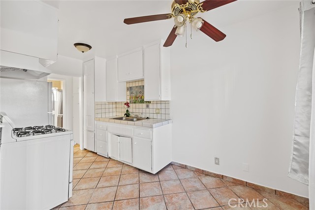 Detail Gallery Image 9 of 16 For 330 W Laurel St #C,  Compton,  CA 90220 - 1 Beds | 1 Baths