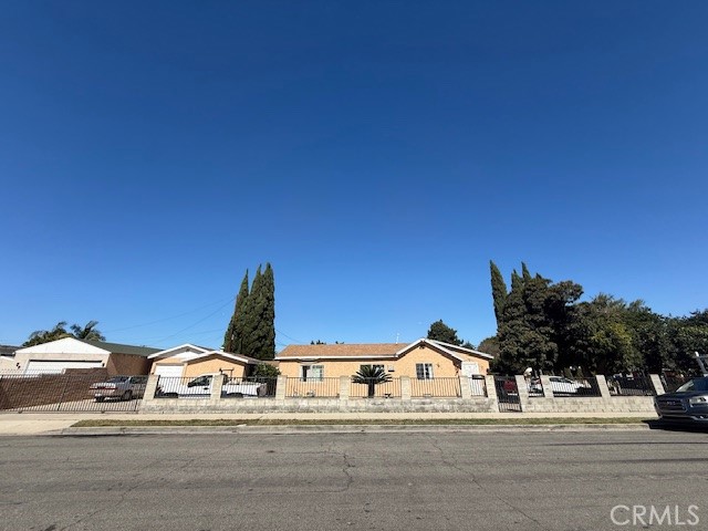 4345 E Queensdale