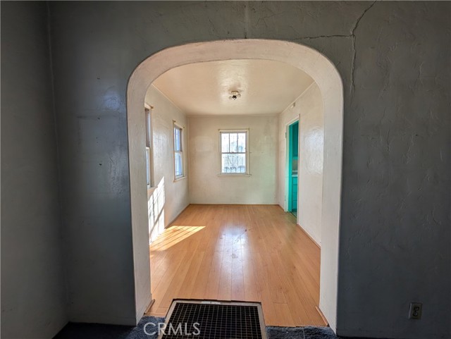 Detail Gallery Image 4 of 18 For 10958 S Budlong, Los Angeles,  CA 90044 - 2 Beds | 1 Baths
