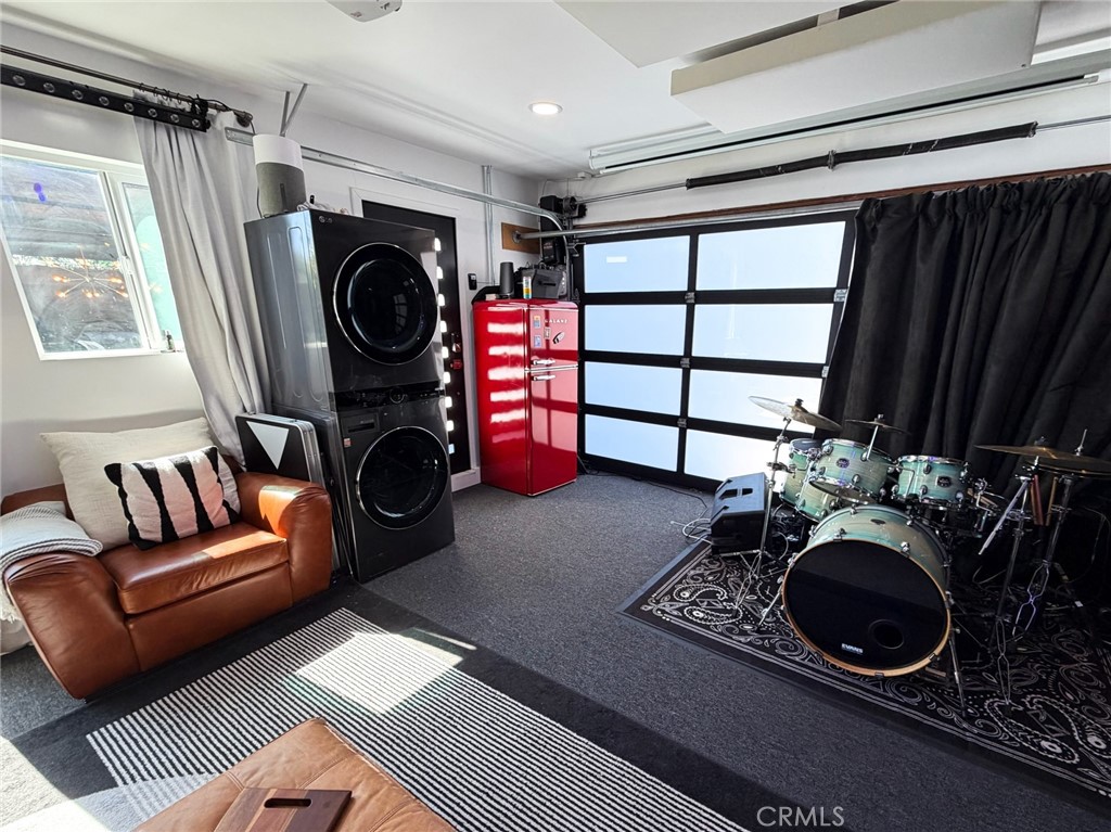 https://media.crmls.org/medias/6cc7d273-40e9-49c3-a739-6d6ea5df0654.jpg?preset=X-Large