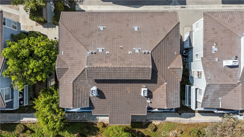 https://media.crmls.org/medias/6cc7d310-faea-4b9b-99c2-8945b67a5d83.jpg?preset=X-Large