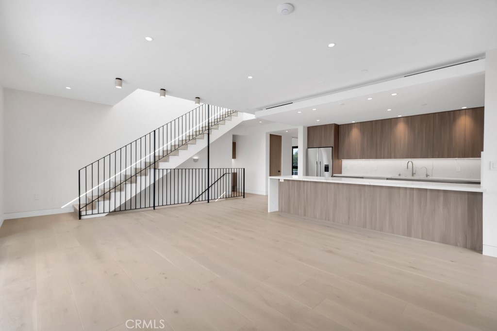 https://media.crmls.org/medias/6cc7fba8-78e5-4e99-a947-d6668b15f561.jpg?preset=X-Large