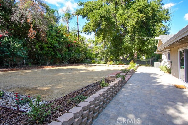 Detail Gallery Image 21 of 25 For 19756 Collier St, Woodland Hills,  CA 91364 - 4 Beds | 2/1 Baths