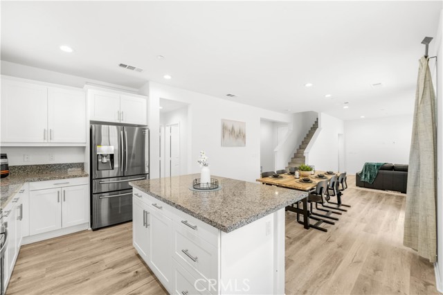 Detail Gallery Image 8 of 28 For 6952 Silverado St, Chino,  CA 91710 - 4 Beds | 3 Baths
