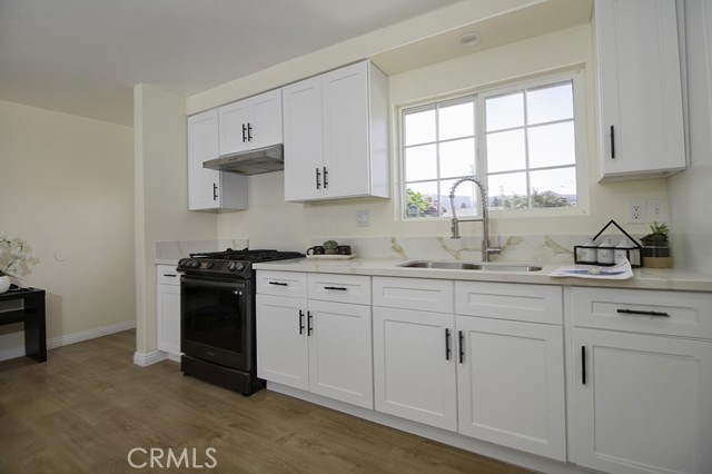 Detail Gallery Image 8 of 22 For 1891 Moore St, Simi Valley,  CA 93065 - 4 Beds | 2/1 Baths