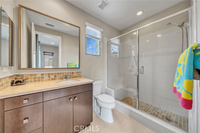 17 Lowland, Irvine CA: https://media.crmls.org/medias/6cca74e6-6064-4cb9-b6d4-295d893c747f.jpg
