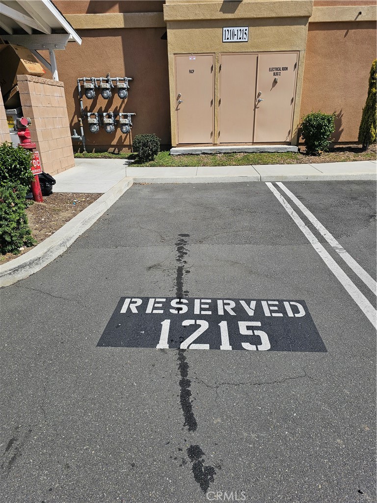 https://media.crmls.org/medias/6cca7767-99f9-4b9f-95f3-ad0612359106.jpg?preset=X-Large