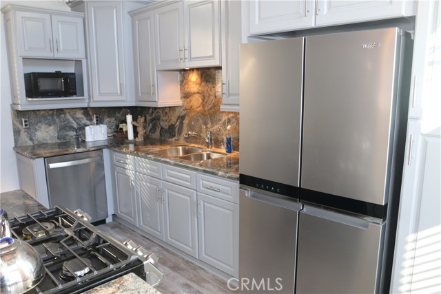 Detail Gallery Image 2 of 23 For 42537 Moonridge Rd, Big Bear Lake,  CA 92315 - 2 Beds | 1/1 Baths