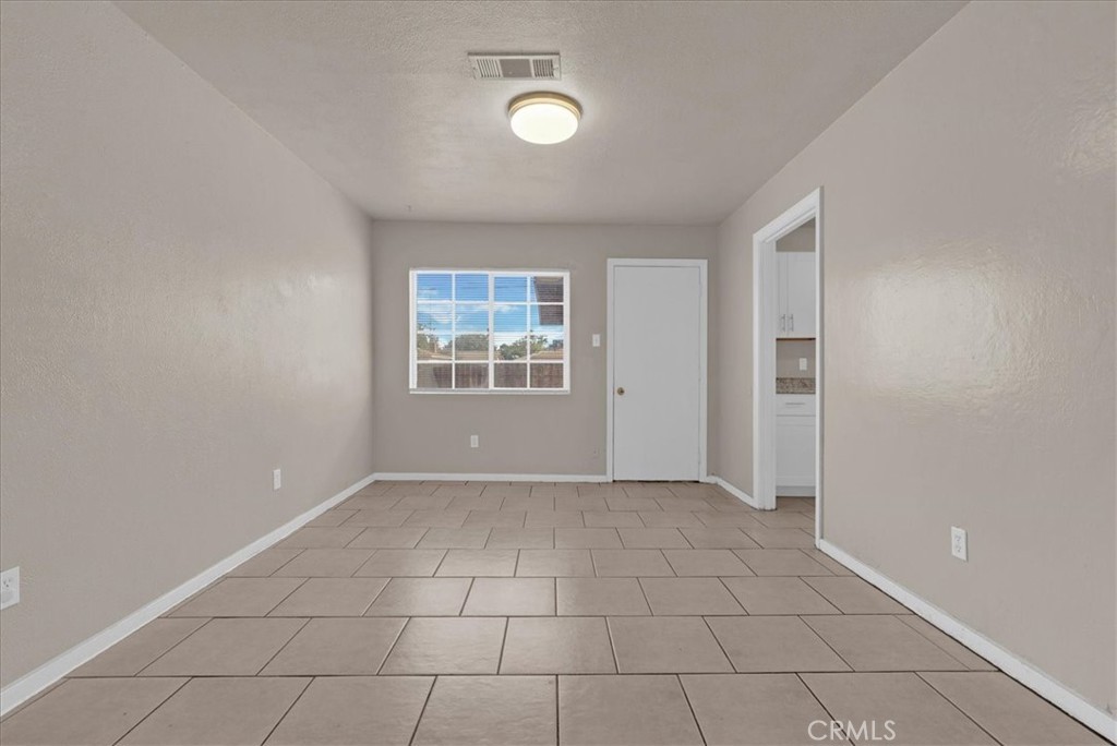 https://media.crmls.org/medias/6ccb3379-7b1b-40b2-961d-0e9e745184f0.jpg?preset=X-Large