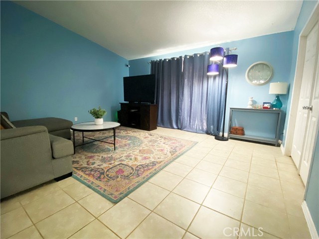 Detail Gallery Image 6 of 21 For 15505 Sandhurst St, Fontana,  CA 92336 - 3 Beds | 2 Baths