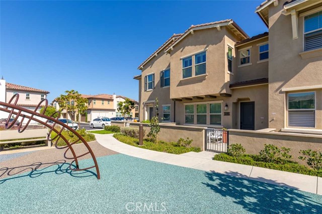 Detail Gallery Image 5 of 30 For 1095 Delpy View, Vista,  CA 92084 - 3 Beds | 2/1 Baths