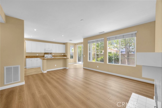 Formal sitting area w fireplace