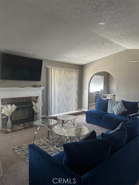 Detail Gallery Image 7 of 13 For 12850 Desert Creek Cir, Victorville,  CA 92395 - 3 Beds | 2 Baths