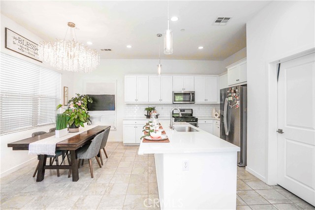 Detail Gallery Image 9 of 51 For 4167 Horvath St #108,  Corona,  CA 92883 - 3 Beds | 3/1 Baths