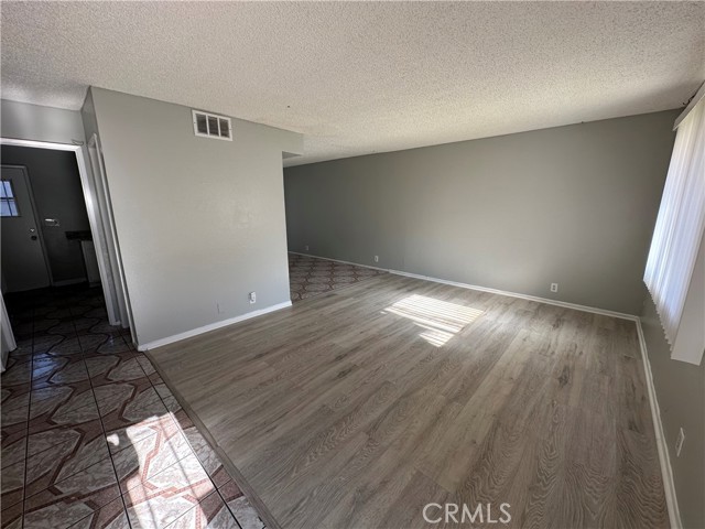 Detail Gallery Image 3 of 20 For 349 N Eucalyptus Ave, Rialto,  CA 92376 - 4 Beds | 2/1 Baths