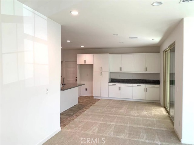 6938 Stonecrop Lane, Fontana CA: https://media.crmls.org/medias/6cd118ba-8efd-428a-9ddb-068da31c892c.jpg