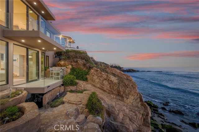 Detail Gallery Image 2 of 33 For 1715 Ocean Way, Laguna Beach,  CA 92651 - 3 Beds | 3/1 Baths