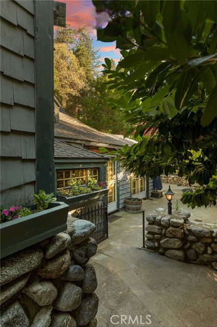 969 Oak Drive, Crestline CA: https://media.crmls.org/medias/6cd29360-459e-4d8e-9455-17e83a3ac8a7.jpg