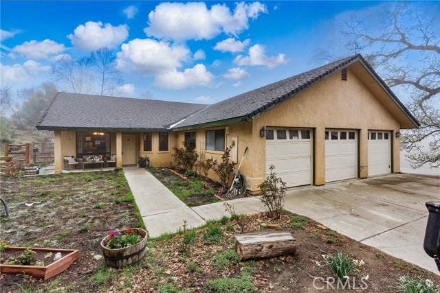 24980 Sunset Way, Tehachapi CA: https://media.crmls.org/medias/6cd2b912-432b-4bb9-b375-6a2510298742.jpg