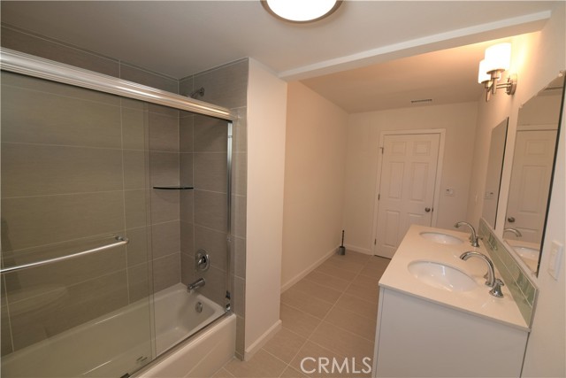 1800 S Ridgeley Drive, Los Angeles CA: https://media.crmls.org/medias/6cd40014-aa7e-43b1-b0ca-26d35171648d.jpg