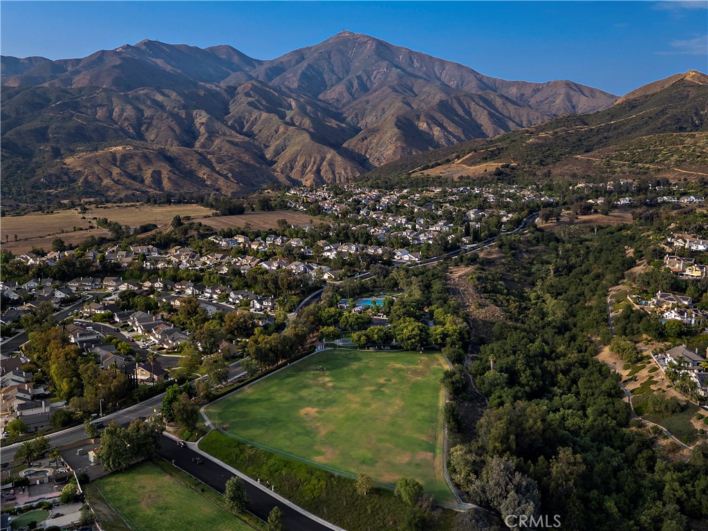 https://media.crmls.org/medias/6cd4e781-46d5-4e7c-8283-5a726e3020c4.jpg?preset=X-Large