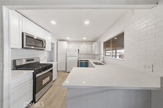 1895 W Devonshire Avenue, Hemet CA: https://media.crmls.org/medias/6cd52c58-24f7-4345-8041-589904b58040.jpg