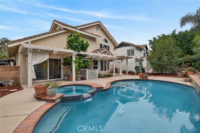 Detail Gallery Image 3 of 22 For 1380 Tanglewood, Corona,  CA 92882 - 4 Beds | 2/1 Baths