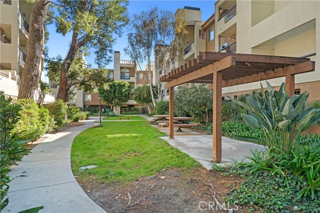 Detail Gallery Image 38 of 52 For 21400 Burbank Bld #313,  Woodland Hills,  CA 91367 - 2 Beds | 2 Baths