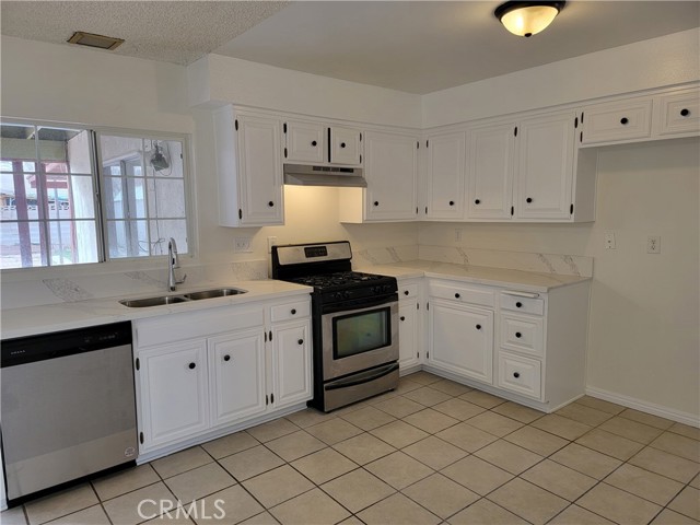 Detail Gallery Image 4 of 16 For 37829 27th St, Palmdale,  CA 93550 - 4 Beds | 2 Baths