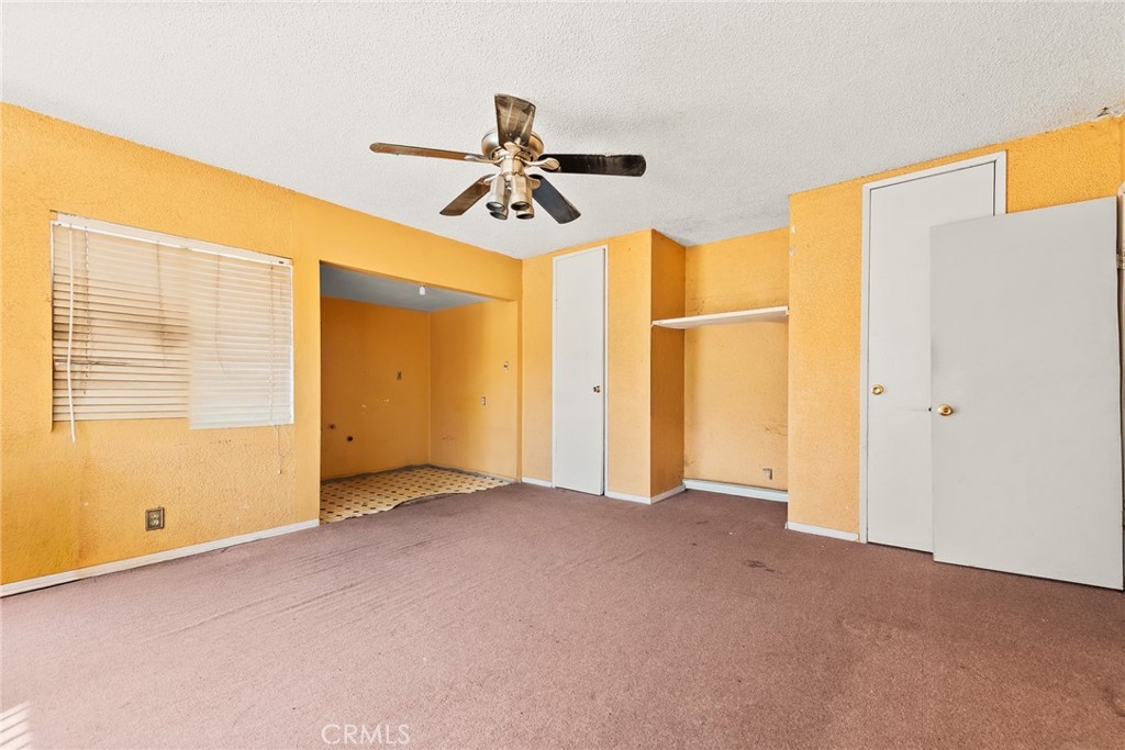 https://media.crmls.org/medias/6cd6a2ec-f602-4033-9827-bd6215bb20d9.jpg?preset=X-Large