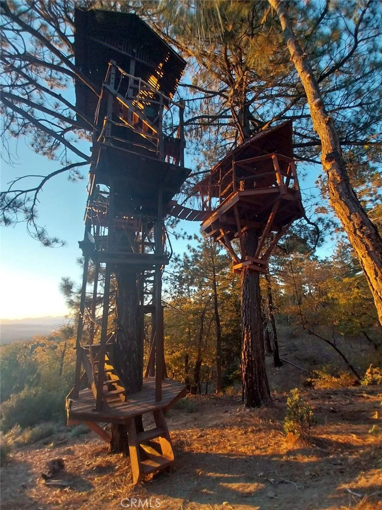 https://media.crmls.org/medias/6cd6b40f-ba79-444f-bbf7-e95be895aec2.jpg?preset=X-Large