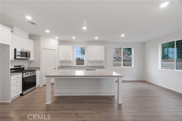 Detail Gallery Image 4 of 24 For 34222 Travis Ln, Yucaipa,  CA 92399 - 3 Beds | 2 Baths