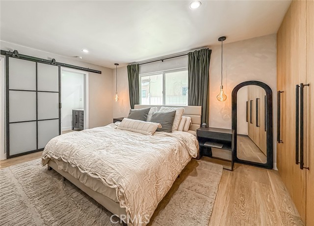 Detail Gallery Image 24 of 54 For 22245 Welby Way, Woodland Hills,  CA 91303 - 4 Beds | 3 Baths