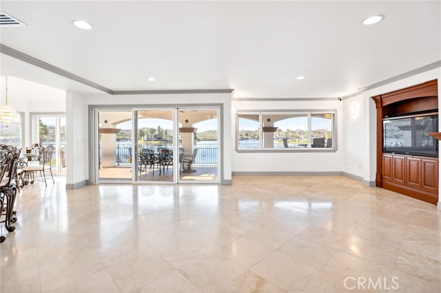 Detail Gallery Image 6 of 64 For 22250 Village Way, Canyon Lake,  CA 92587 - 5 Beds | 4/2 Baths