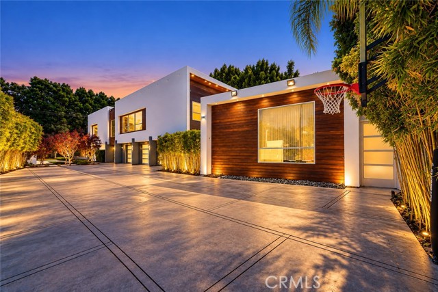 4757 White Oak