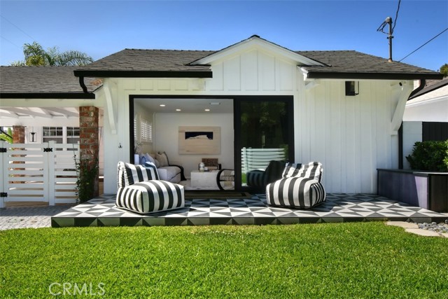 12614 Morrison Street, Valley Village CA: https://media.crmls.org/medias/6cd967ba-55d1-48e7-8981-9466c2a86b56.jpg