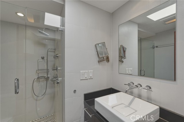 Detail Gallery Image 29 of 48 For 13231 Fiji Way #H,  Marina Del Rey,  CA 90292 - 3 Beds | 2/1 Baths