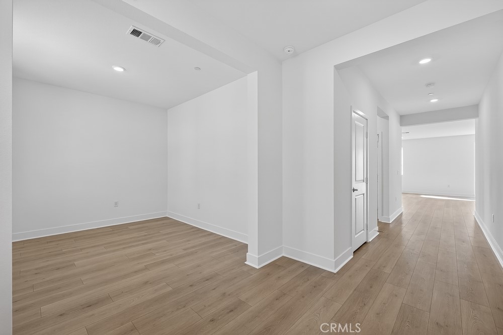 https://media.crmls.org/medias/6cda9732-4641-47fa-9a58-696766e6b81b.jpg?preset=X-Large