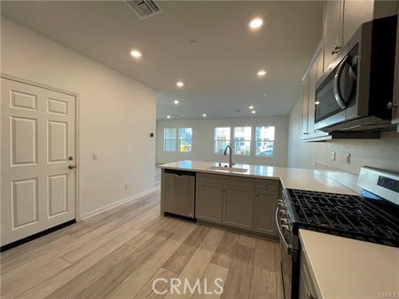 4070 E Coronado Privado, Ontario CA: https://media.crmls.org/medias/6cdaafaf-097c-4a5c-8e39-7e823789c061.jpg