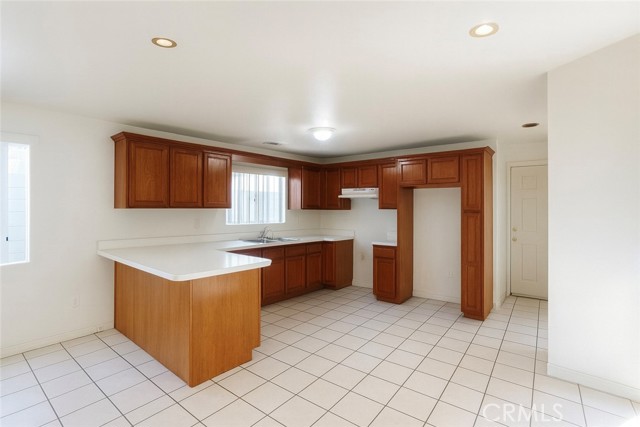 Detail Gallery Image 5 of 15 For 1049 Sanford Ave, Wilmington,  CA 90744 - 3 Beds | 2 Baths