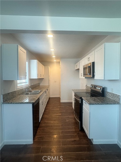 Detail Gallery Image 4 of 6 For 190 W 3rd St, Rialto,  CA 92376 - 2 Beds | 1 Baths