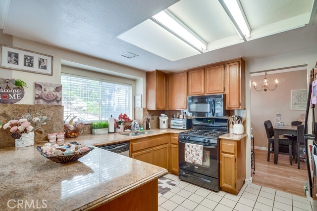 Detail Gallery Image 9 of 24 For 1032 Smoketree Dr, Corona,  CA 92882 - 3 Beds | 2/1 Baths