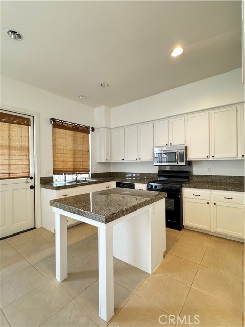 Detail Gallery Image 9 of 32 For 46 Middlebury Ln, Irvine,  CA 92620 - 3 Beds | 2/1 Baths