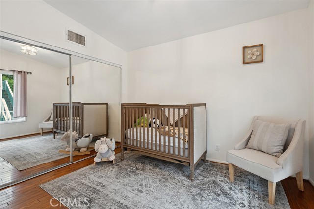 5254 Don Pio Drive, Woodland Hills CA: https://media.crmls.org/medias/6cdd4859-e68e-47bb-983c-217f4b6df090.jpg