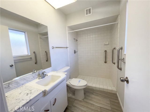 Image 12 of 18 For 25810 Coombe Hill