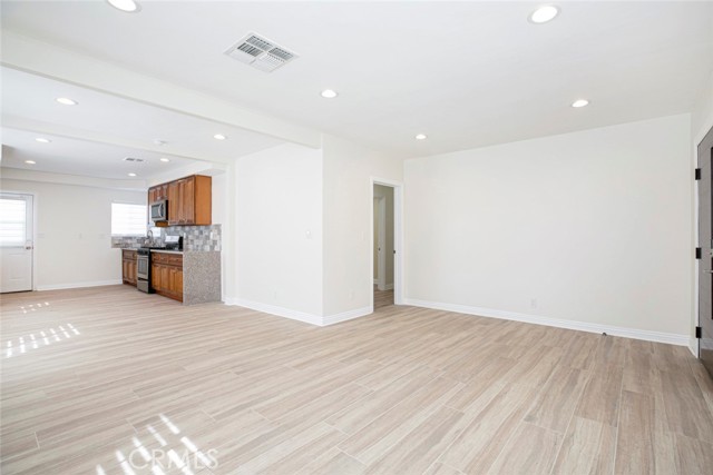 10955 Burnet Avenue, Mission Hills (San Fernando) CA: https://media.crmls.org/medias/6cdd9e71-bb24-4aa8-9246-155e4e84d3f4.jpg